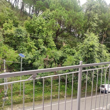 Hotel Amandeep Dharamshala Bagian luar foto