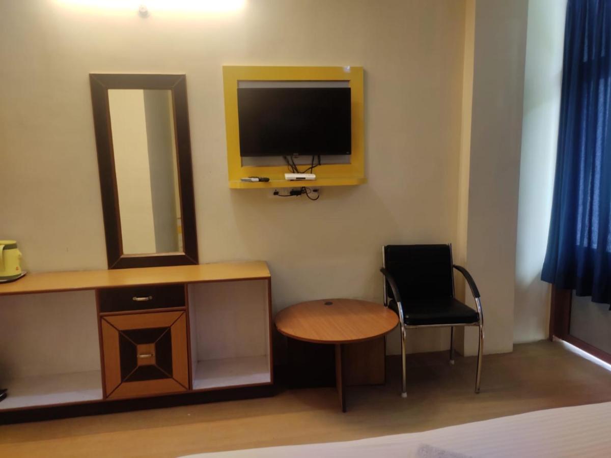 Hotel Amandeep Dharamshala Bagian luar foto