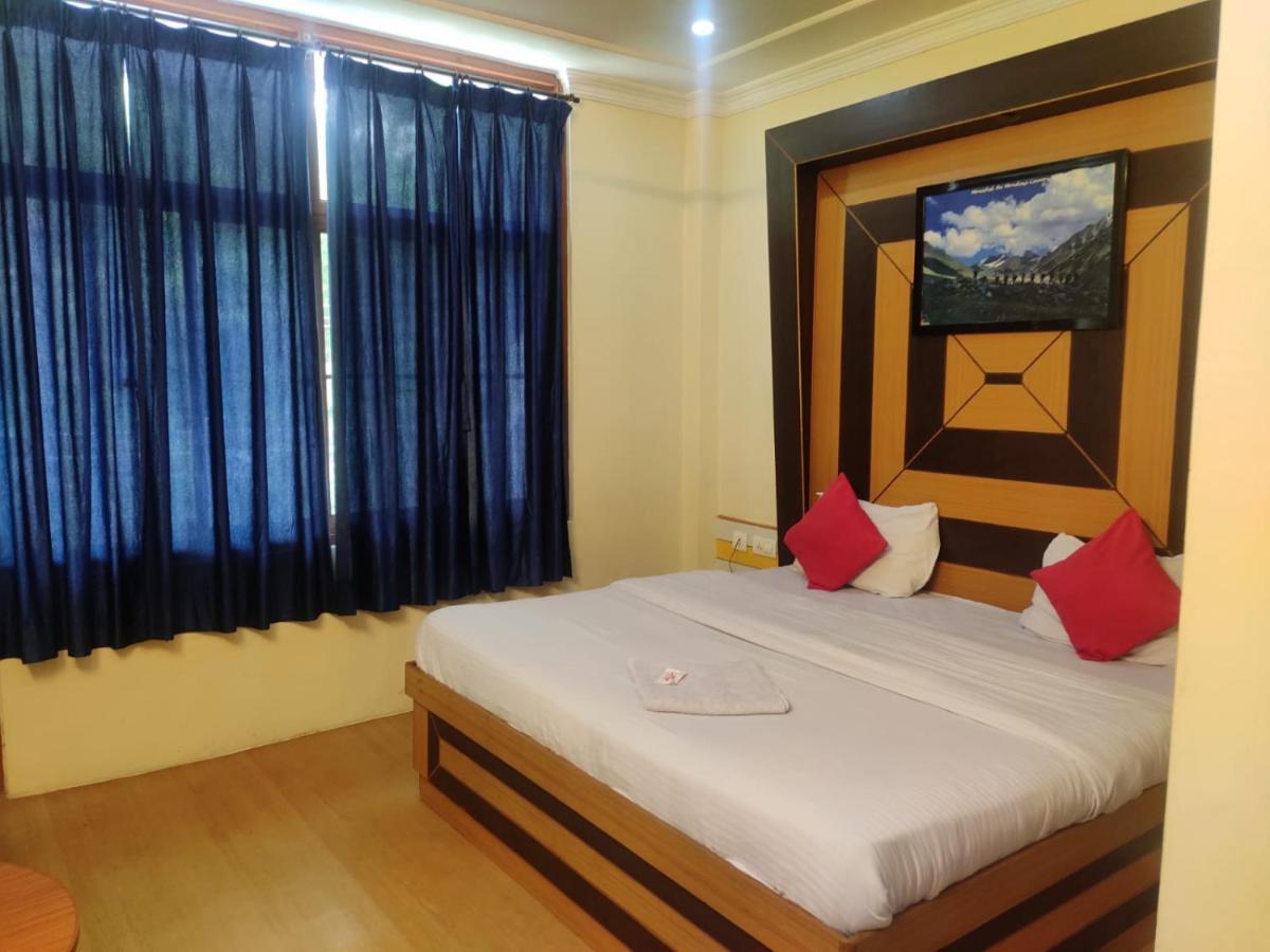 Hotel Amandeep Dharamshala Bagian luar foto
