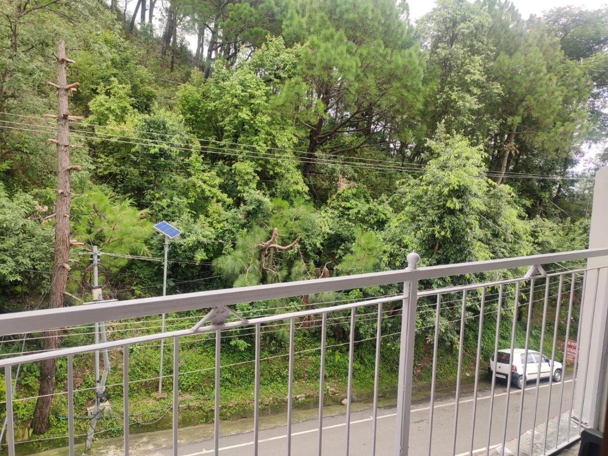 Hotel Amandeep Dharamshala Bagian luar foto