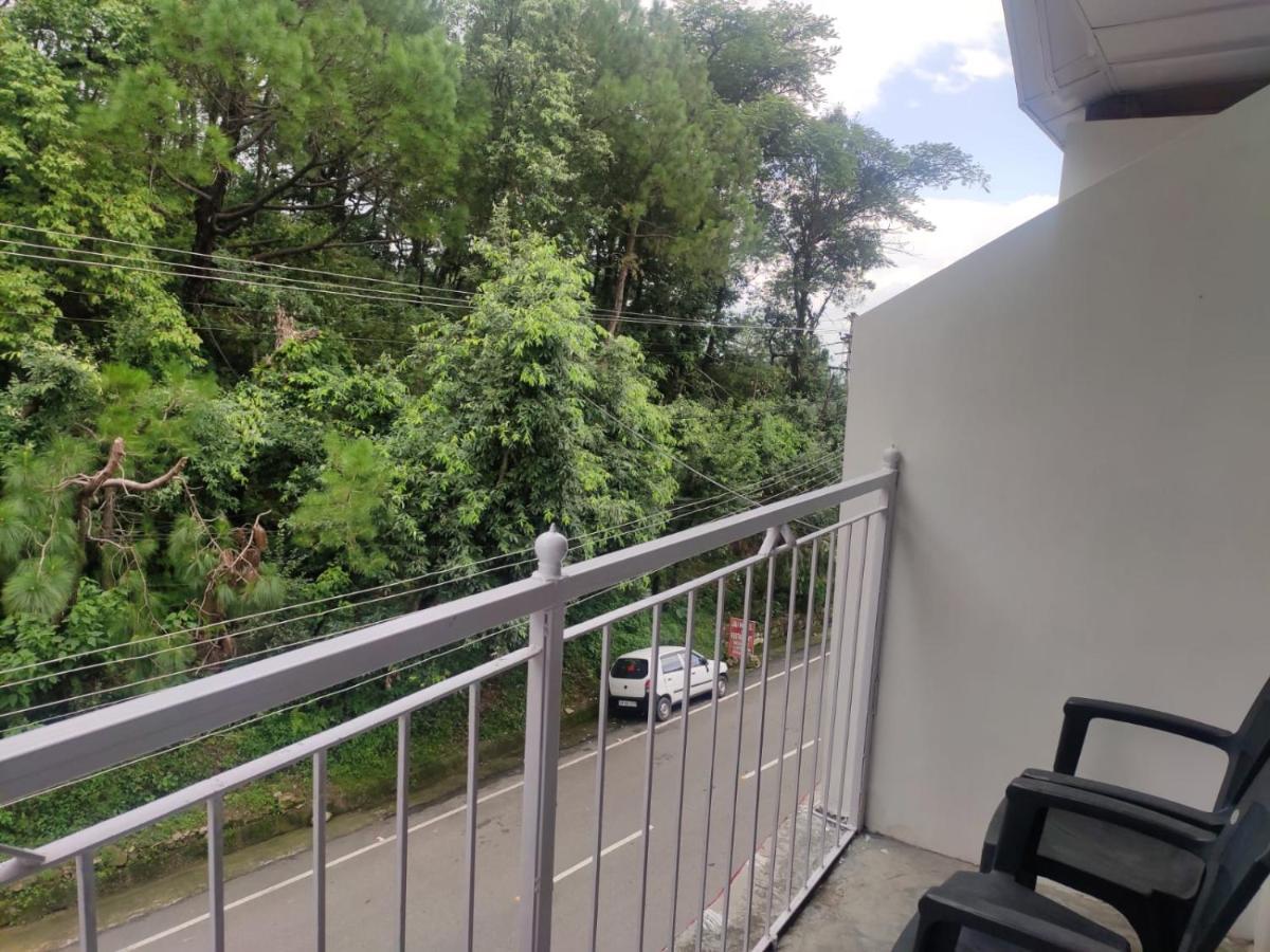 Hotel Amandeep Dharamshala Bagian luar foto
