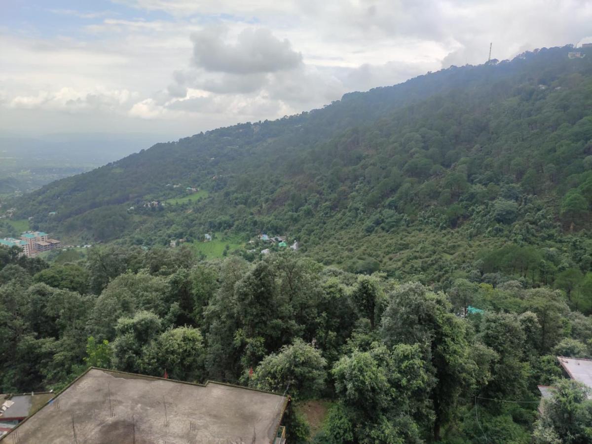 Hotel Amandeep Dharamshala Bagian luar foto