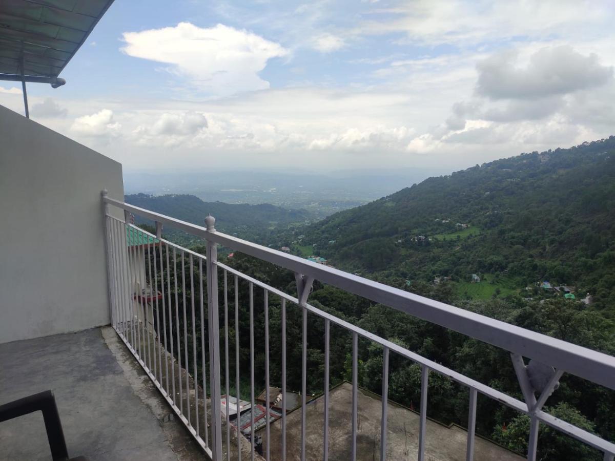 Hotel Amandeep Dharamshala Bagian luar foto