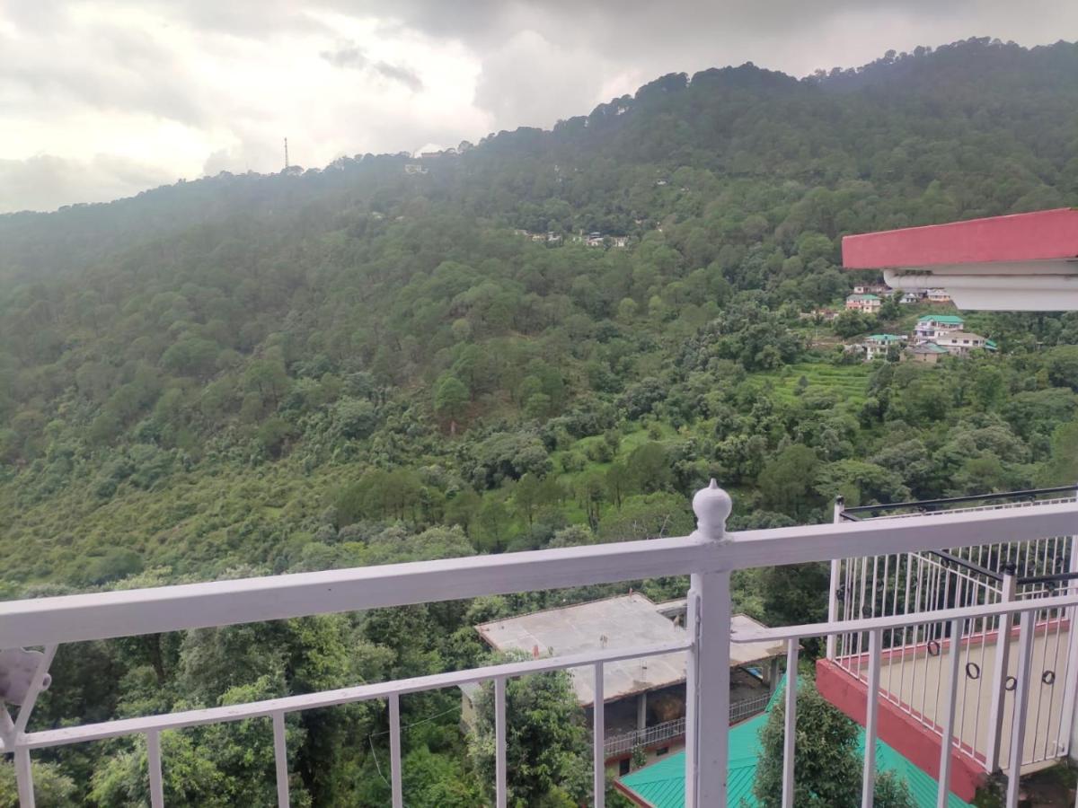 Hotel Amandeep Dharamshala Bagian luar foto
