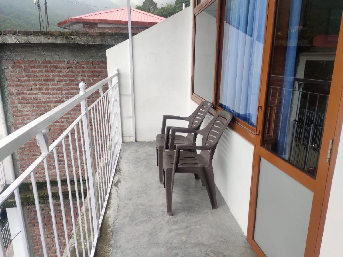 Hotel Amandeep Dharamshala Bagian luar foto