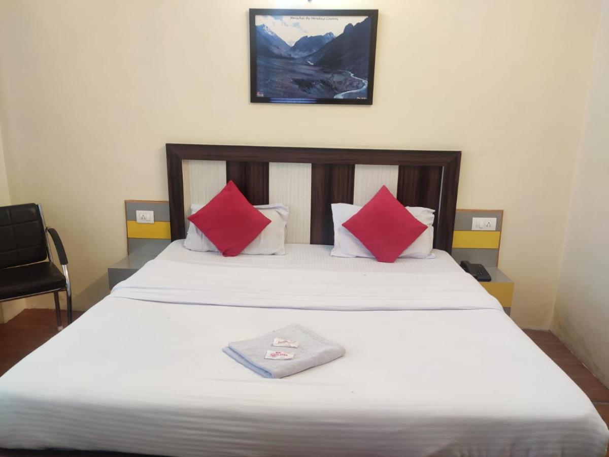 Hotel Amandeep Dharamshala Bagian luar foto