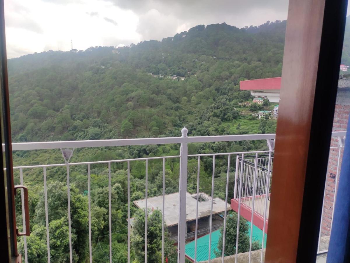 Hotel Amandeep Dharamshala Bagian luar foto