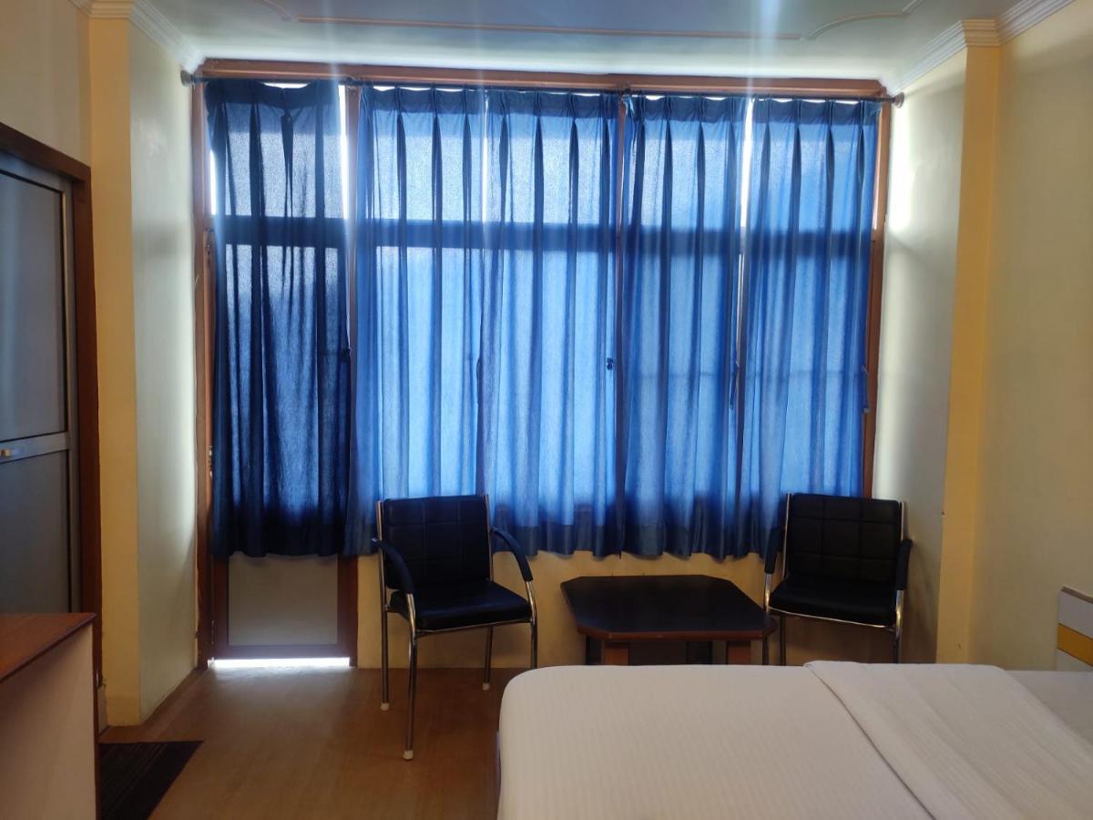 Hotel Amandeep Dharamshala Bagian luar foto