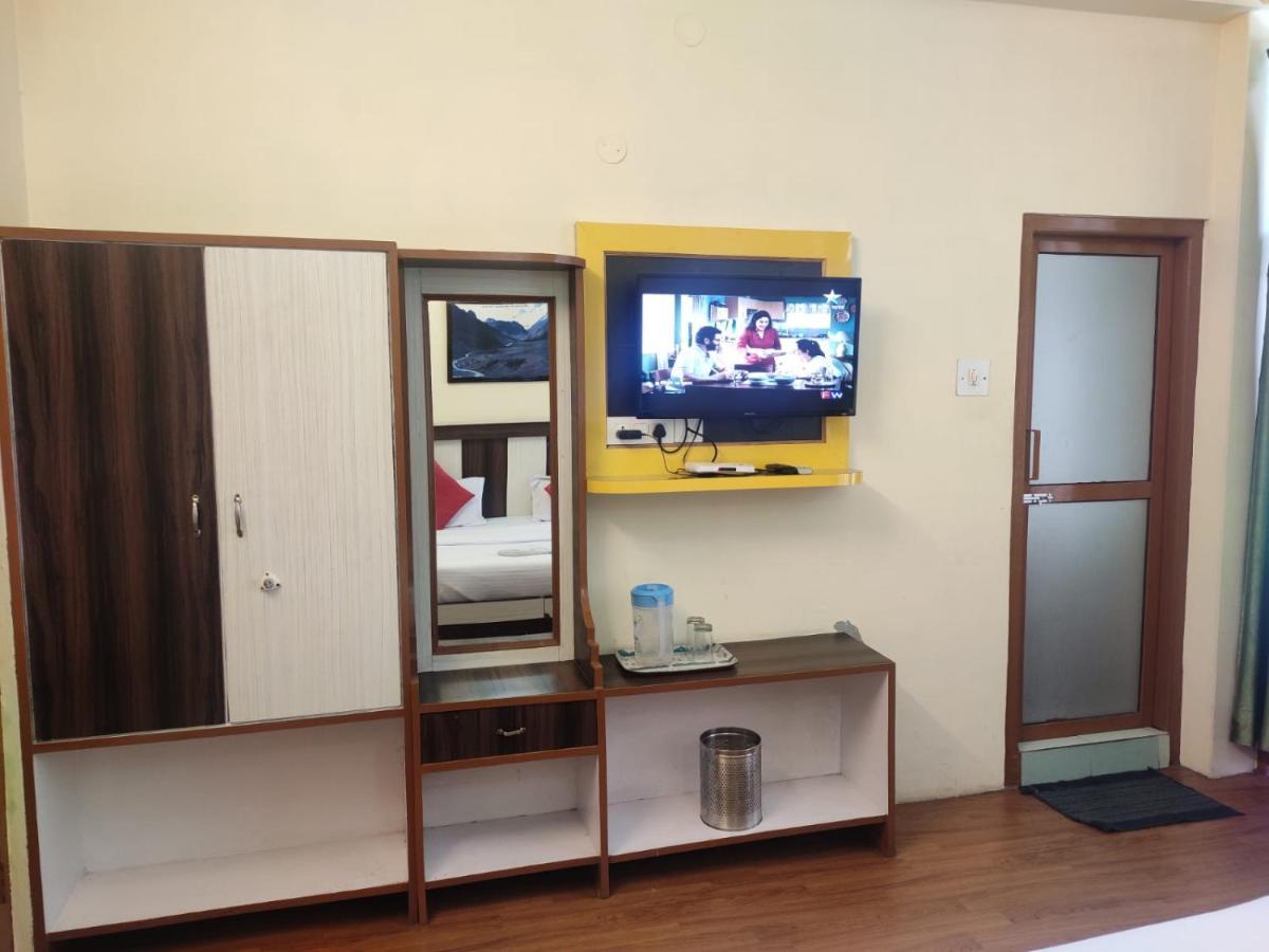 Hotel Amandeep Dharamshala Bagian luar foto