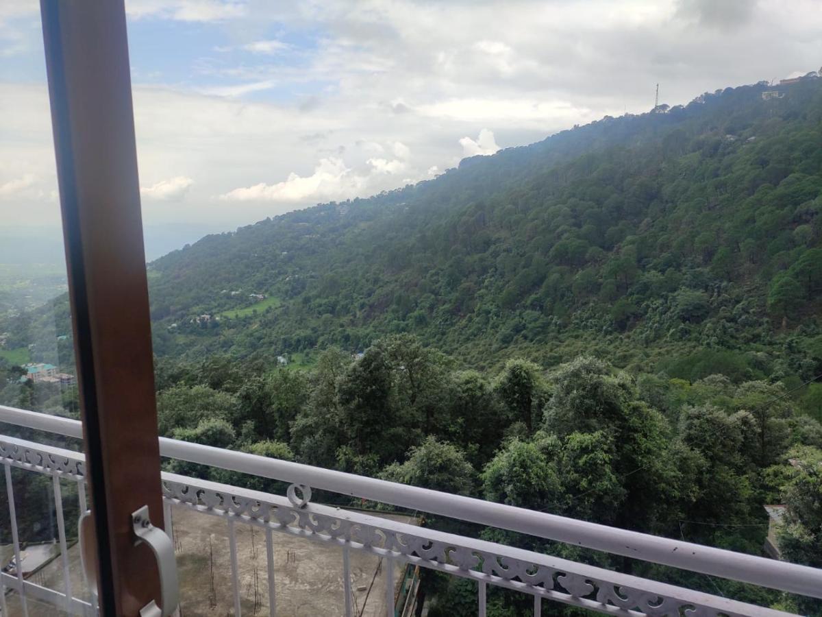 Hotel Amandeep Dharamshala Bagian luar foto