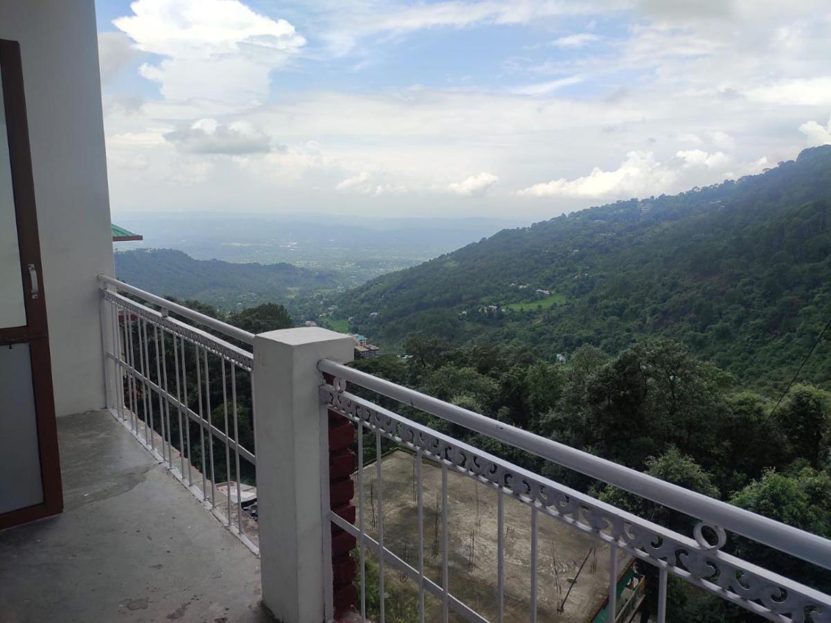 Hotel Amandeep Dharamshala Bagian luar foto