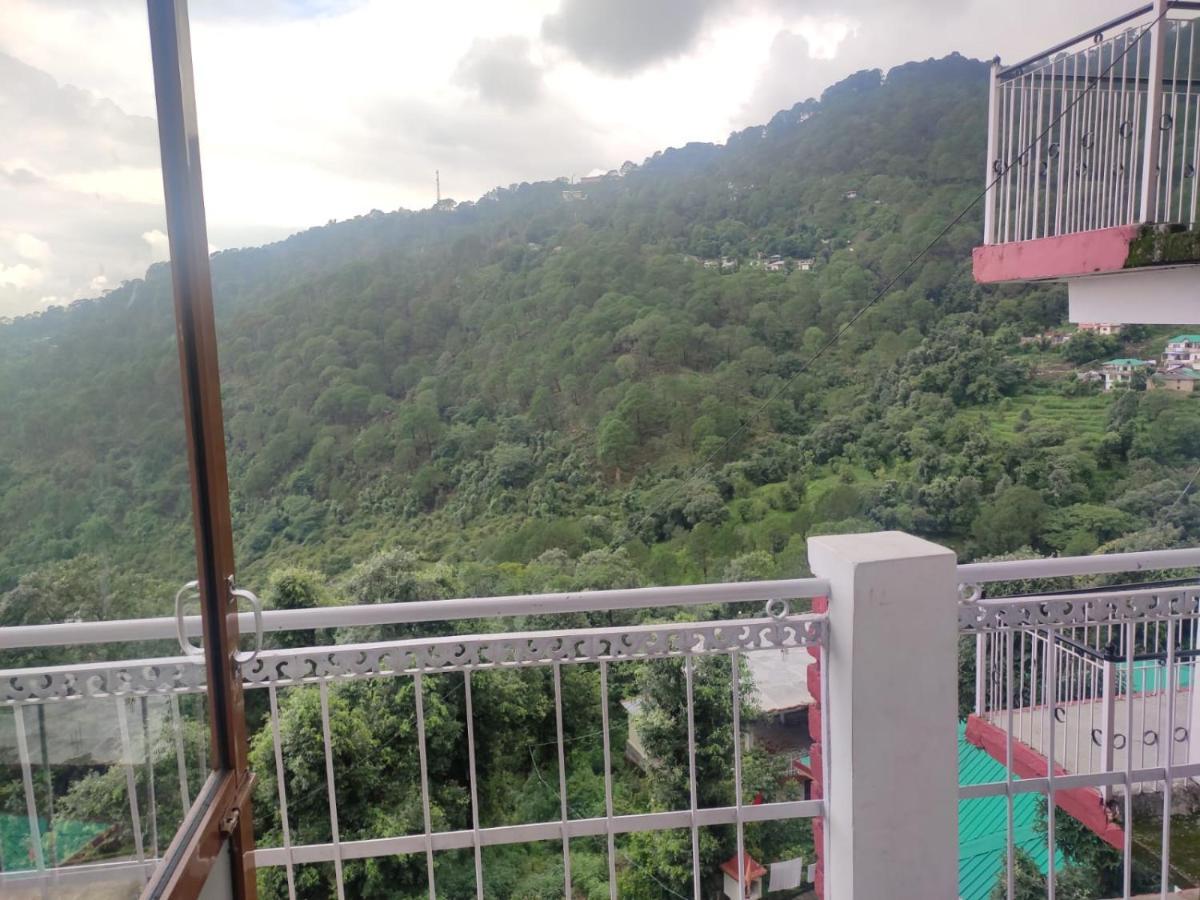 Hotel Amandeep Dharamshala Bagian luar foto